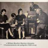 Curiosit�: una foto ritrae l�inventore del dispositivo, l�americano William Moulton Marston, famoso anche per essere stato il creatore del personaggio dei fumetti Wonder Woman
